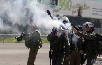 قوات الاحتلال تطلق قنابل الغاز- أرشيفية