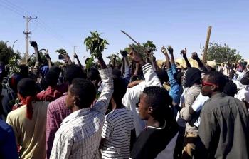 جمع المهنيين السودانيين  في مظاهرات السودان - ارشيفية