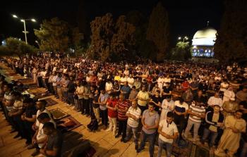 الفلسطينون يصلون التراويح في المسجد الأقصى