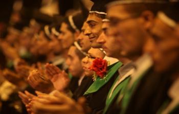 بدء توزيع منحة فكاك شهادات خريجي الجامعات في غزة