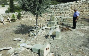  اقتحام وتدنيس مقبرة دير الساليزيان في القدس