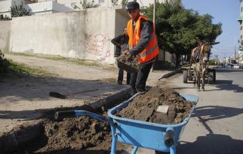 بلدية غزة توسع نطاق حملة تنظيف وكنس الشوارع