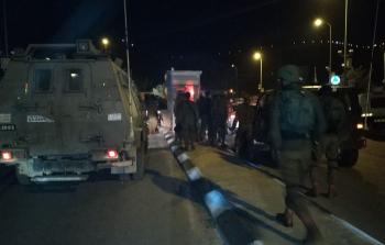 قوات الاحتلال على حاجز حوارة جنوب نابلس 