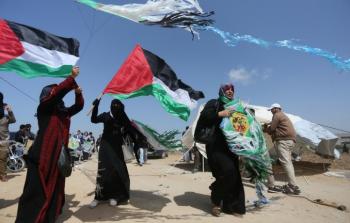 سيدات تشاركن في مسيرة العودة الكبرى شرق غزة -ارشيف-