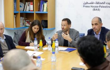 ممثل الاتحاد الأوروبي في فلسطين توماس نكلاسن خلال زيارته بيت الصحافة في غزة