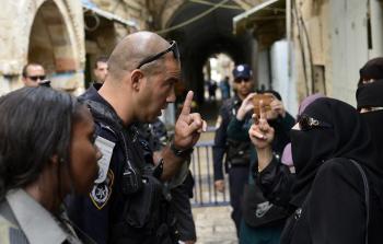 قوات الاحتلال الاسرائيلي تعترض المواطنين في القدس -ارشيف-