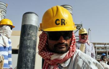السعودية تبدأ بحماية جيوب آلاف العمال