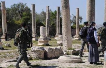 الاحتلال يغلق المنطقة الأثرية في سبسطية بذريعة الأعياد اليهودية