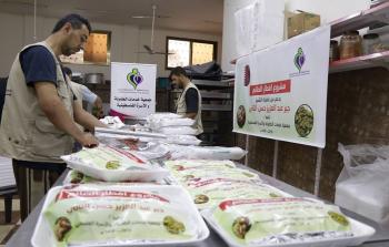 خدمات الطفولة توزع 200 وجبة إفطار 