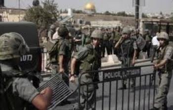 قوات الاحتلال تنصب عدة حواجز عسكرية على مداخل مدينة الخليل