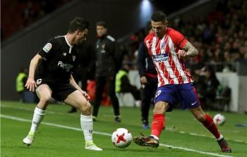 جانب من مباراة اشبيلية واتلتيكو مدريد