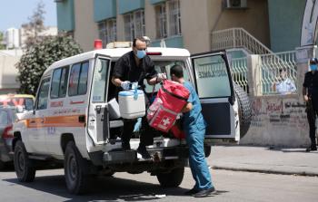 طواقم طبية تتعامل مع اصابات كورونا في غزة