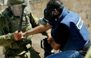 الاحتلال يعتقل مواطنين من بينهم مراسل تلفزيون فلسطين