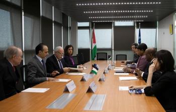 جانب من اجتماع وزير الخارجية والمغتربين د.رياض المالكي بالمدعية العامة لمحكمة الجنائية الدولية