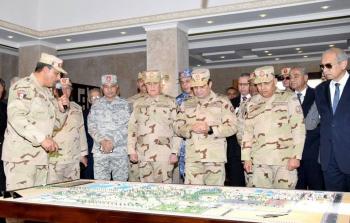 الرئيس عبد الفتاح السيسي يرتدي زيا عسكريا  لأول مرة