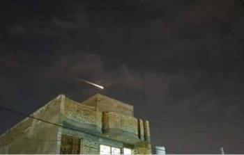 شاهد: لحظة سقوط جسم غريب من سماء مدينة الكوت في العراق