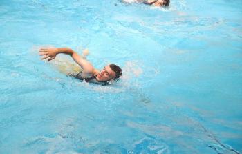 جامعة الإسراء تختتم بطولة السباحة لطلبتها بنجاح مميز
