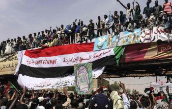 الجماهير السودانية في الثورة - أرشيفية 