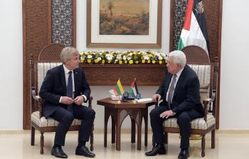 الرئيس محمود عباس يستقبل رئيس البرلمان الليتواني