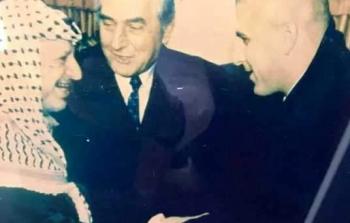 المحامي كمال عبيدات مع الرئيس الراحل ياسر عرفات