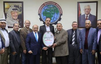 جمعية رجال الأعمال تكرم الحساينة