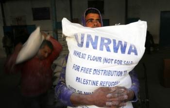 أونروا تقوم بتوزيع المساعدات الغذائية في غزة - أرشيفية