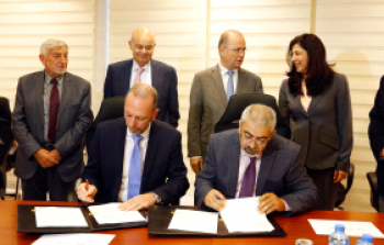 توقيع اتفاقية بين صندوق الاستثمار الفلسطيني وشركة فلسطين للاستثمار الصناعي لإنشاء مصنع للأعلاف