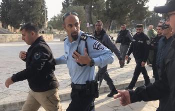 الاحتلال يعتقل حارس المسجد الاقصى