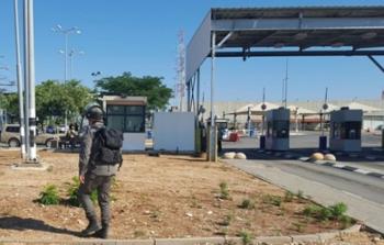 سجين هارب يسلم نفسه للشرطة على معبر الجلمة