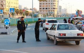 شرطة المرورتؤدي عملها في شارع الرشيد غرب غزة
