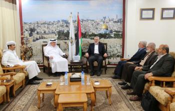  رئيس المكتب السياسي لحركة حماس إسماعيل هنية يجتمع مع السفير القطري محمد العمادي في غزة