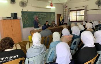 الإسلامي الفلسطيني يعقد محاضرةً حول البنوك الإسلامية في مدرسة في طولكرم
