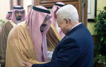 الملك سلمان بن عبد العزيز والرئيس محمود عباس -ارشيف-