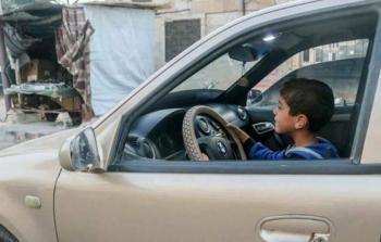 طفل يقود سيارة -ارشيف-