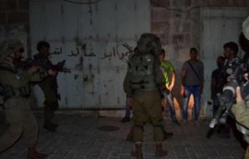 حملة اعتقالات تشنها قوات الاحتلال في محافظات الضفة الغربية