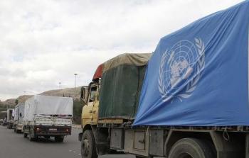 شاحنة للاونروا تحمل مواد اغاثية للاجئين