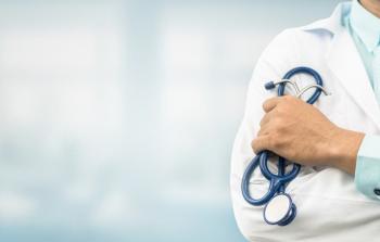 طبيب يتقاضى 7 آلاف شيكل