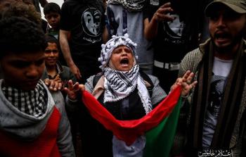فلسطينية تشارك في يوم الأرض شرق غزة