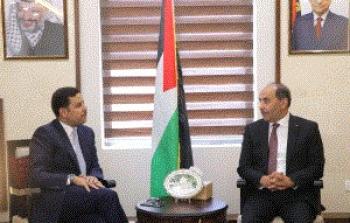 الوزير رياض عطاري خلال لقائه السفير الأردني محمد أبو وندي