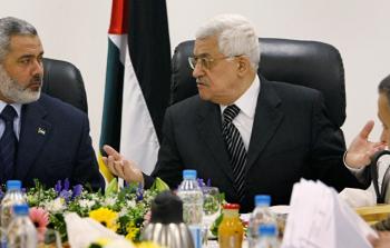 الرئيس الفلسطيني محمود عباس ورئيس المكتب السياسي لحركة حماس إسماعيل هنية