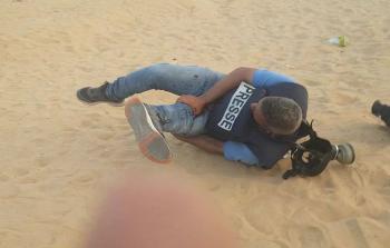 إصابة صحفي فلسطيني برصاص الجيش الإسرائيلي في غزة