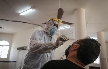 جانب من فحوصات المواطنين في غزة