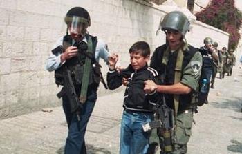 قوات الاحتلال تعتقل طفل - توضيحية