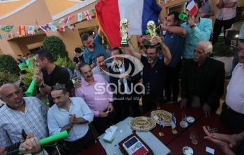 غزة توزع الحلوى بعد فوز فرنسا بكأس العالم 2018