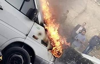 اشتعال النيران بحافلة ركاب بين بلدة بيت فجار وبيت لحم