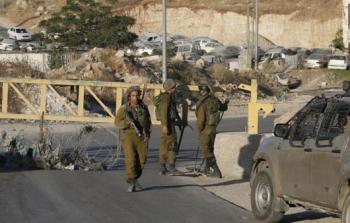مواجهات شمال نابلس و الاحتلال يغلق حاجز 