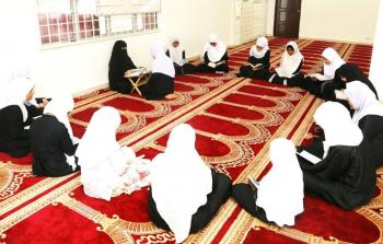 طالبات يحفظن القرآن الكريم في غزة - ارشيف
