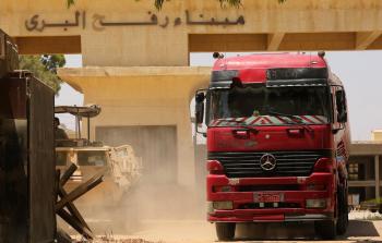 شاحنة وقود تدخل غزة عبر معبر رفح