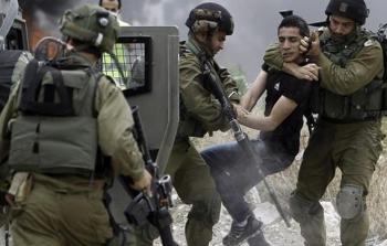 قوات الإحتلال الاسرائيلي تعتدي على شاب فلسطيني - إرشيفية
