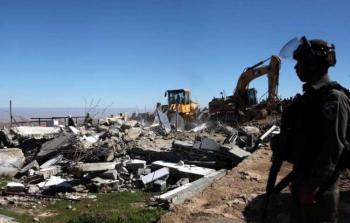 قوات الاحتلال تجبر عائلة على هدم منزلها في بلدة عارة